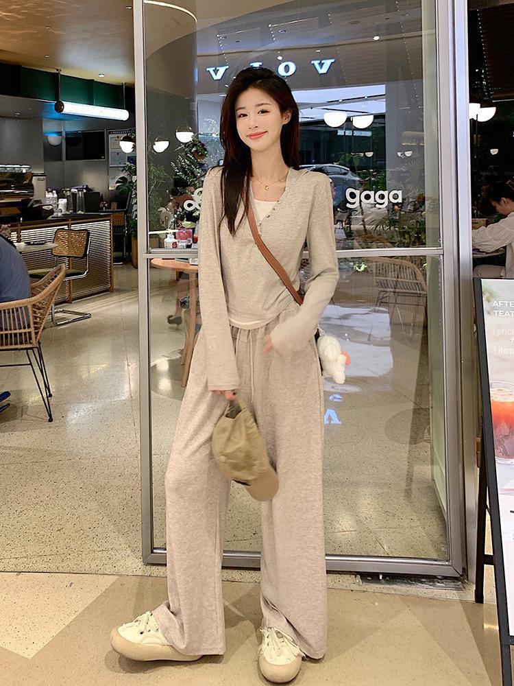 Женский осенний повседневный комплект из двух предметов из клейкого риса: Топ с длинными рукавами и широкие брюки с высокой талией Medium (80-100 Jin)
Женский осенний повседневный комплект из двух предметов из клейкого риса: Топ с длинными рукавами и широкие брюки с высокой талией Medium (80-100 Jin)