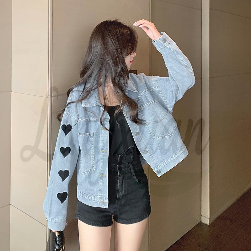 Women s Early Autumn Korean-Style Denim Jacket with Heart Embroidery One Size світло-синій колір
Women s Early Autumn Korean-Style Denim Jacket with Heart Embroidery One Size світло-синій колір