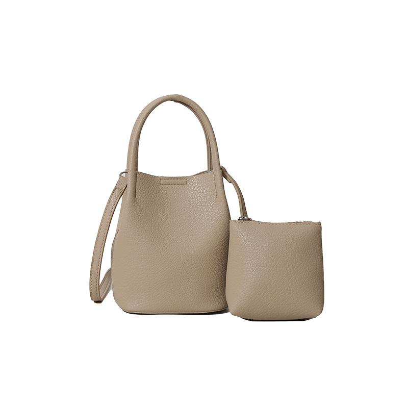 Оптовая простая текстура однотонная портативная сумка-ведро женская повседневная универсальная легкая дорожная сумка мессенджер для мамы и ребенка хаки
Оптовая простая текстура однотонная портативная сумка-ведро женская повседневная универсальная легкая дорожная сумка мессенджер для мамы и ребенка хаки