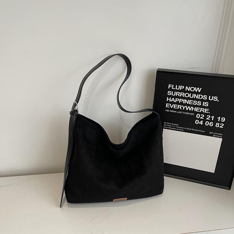 Winter Vintage Suede Commuting Shoulder Bag New Fashi Crossbody Bag for Women Comfortable and Versatile Texture Storage Bags
Winter Vintage Suede Commuting Shoulder Bag New Fashi Crossbody Bag for Women Comfortable and Versatile Texture Storage Bags