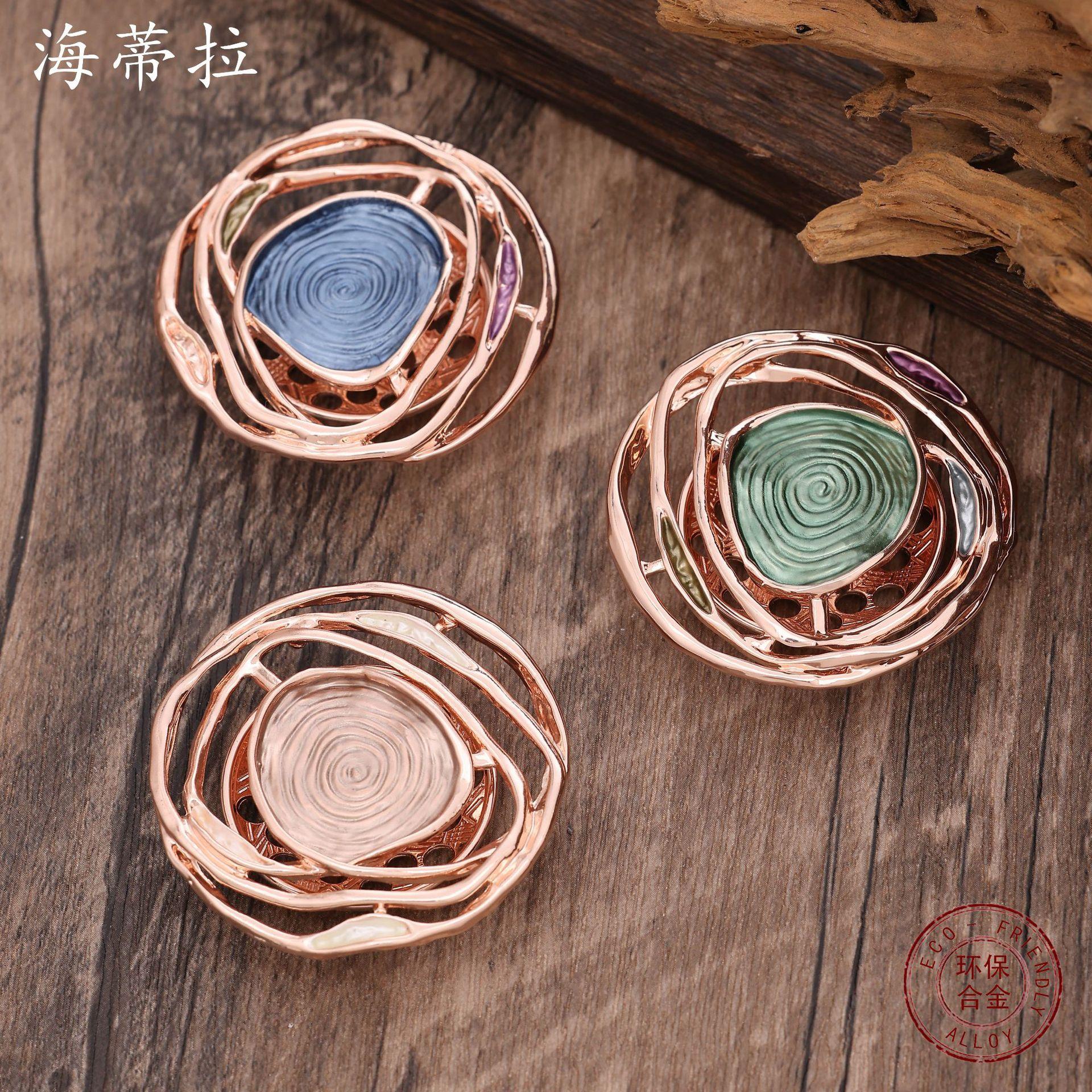 New geometric hollow rose enamel magnetic brooch, women s bag, silk scarf multi-functional accessories Magnetic
New geometric hollow rose enamel magnetic brooch, women s bag, silk scarf multi-functional accessories Magnetic