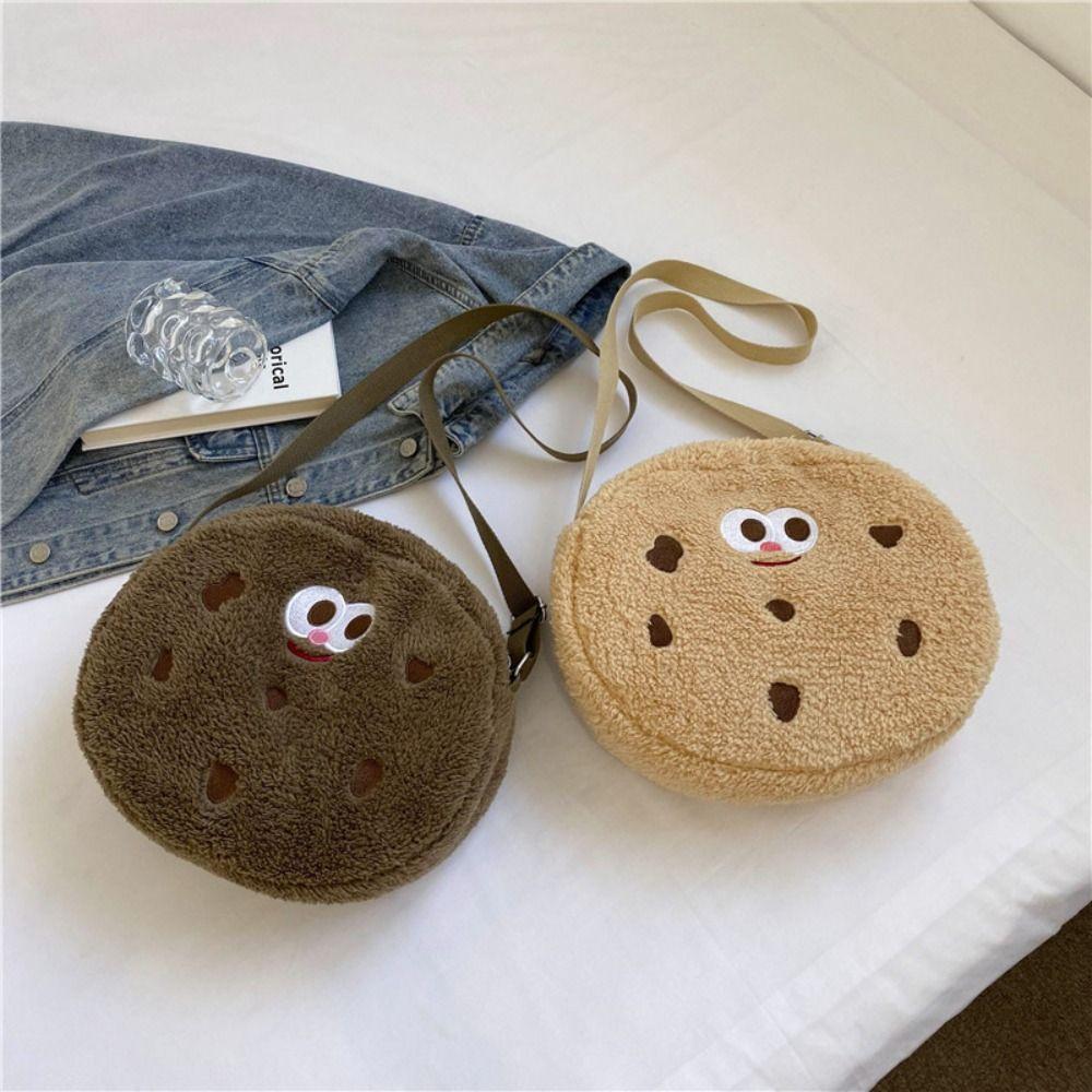 Кукла, мультяшная сумка с печеньем, кукла с выражением, плюшевая сумка, простая плюшевая сумка через плечо с печеньем, женская 
Кукла, мультяшная сумка с печеньем, кукла с выражением, плюшевая сумка, простая плюшевая сумка через плечо с печеньем, женская