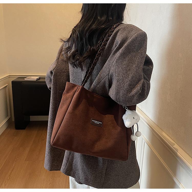 Large-capacity Suede Bag Women s Retro All-matching Shoulder Student Commuting Tote 34x13x25
Large-capacity Suede Bag Women s Retro All-matching Shoulder Student Commuting Tote 34x13x25