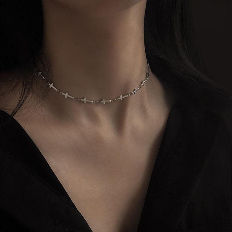Trendy Geometric Alloy Cross Necklace For Women Elegant Black And Silver Minimalist Design срібний
Trendy Geometric Alloy Cross Necklace For Women Elegant Black And Silver Minimalist Design срібний