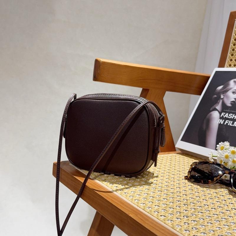 First layer cowhide women s small square bag mini shoulder messenger bag camera bag new leather high-end versatile women s bag 16*13*8cm коричневий
First layer cowhide women s small square bag mini shoulder messenger bag camera bag new leather high-end versatile women s bag 16*13*8cm коричневий