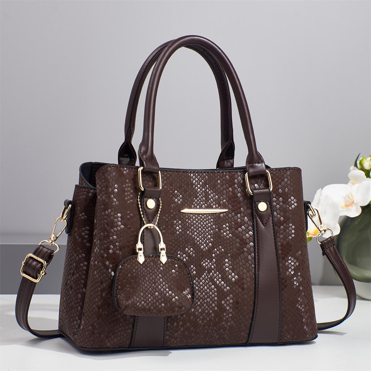 Новая модная сумка Serpentine Splicing High Appearance Level Сумка Многослойная Большая вместительная сумка через плечо Сумка через плечо .
Новая модная сумка Serpentine Splicing High Appearance Level Сумка Многослойная Большая вместительная сумка через плечо Сумка через плечо .