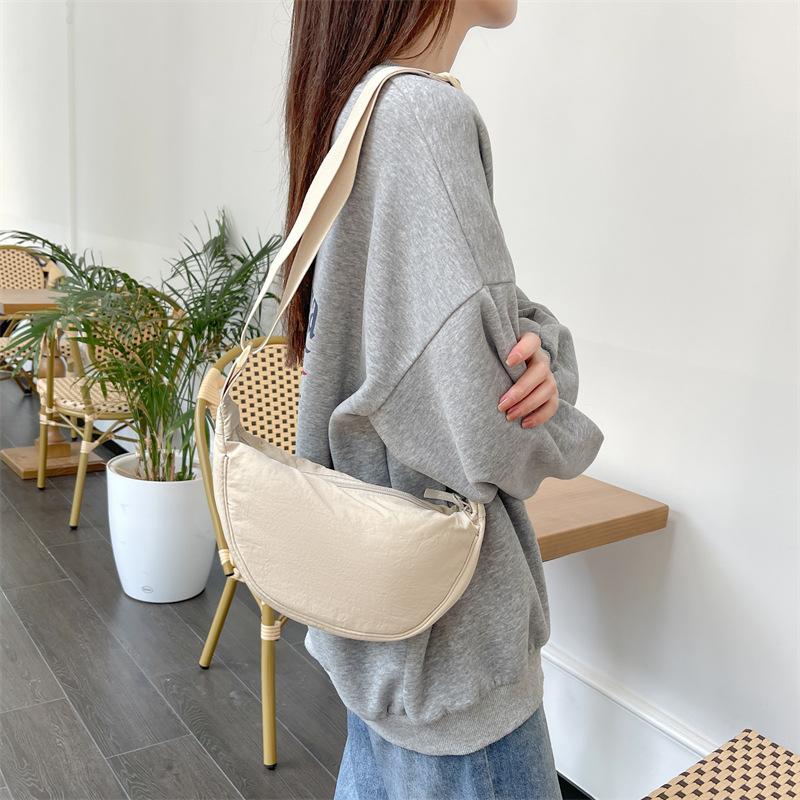 Women shoulder bag lightweight large-capacity crossbody bag nylon small bag
Women shoulder bag lightweight large-capacity crossbody bag nylon small bag