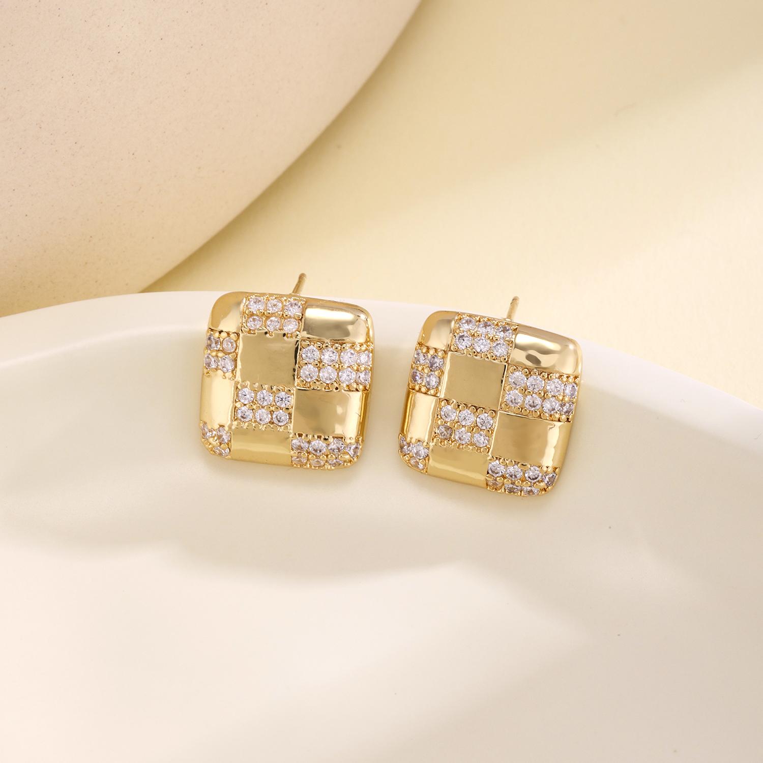 Nidin New Trendy Checkerboard Square Stud Earrings For Women Light Luxury Pave Cubic Zirconia Elegant Daily Party Jewelry Gifts золотий
Nidin New Trendy Checkerboard Square Stud Earrings For Women Light Luxury Pave Cubic Zirconia Elegant Daily Party Jewelry Gifts золотий