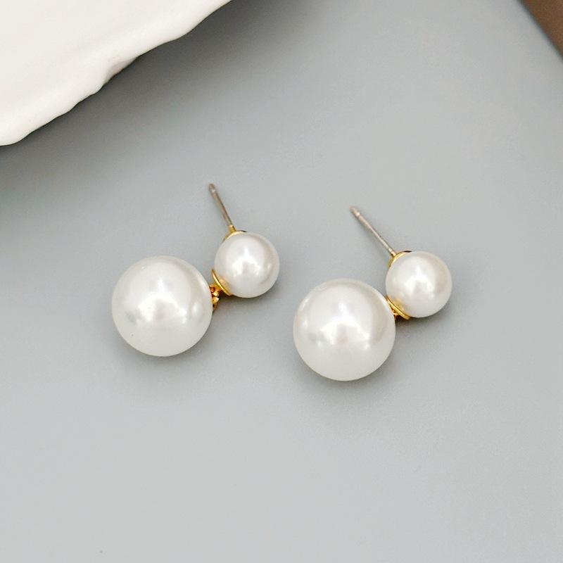 Japan And Korea Fashion Light Luxury Temperament Earrings Simple And Elegant Size Stud Earrings
Japan And Korea Fashion Light Luxury Temperament Earrings Simple And Elegant Size Stud Earrings