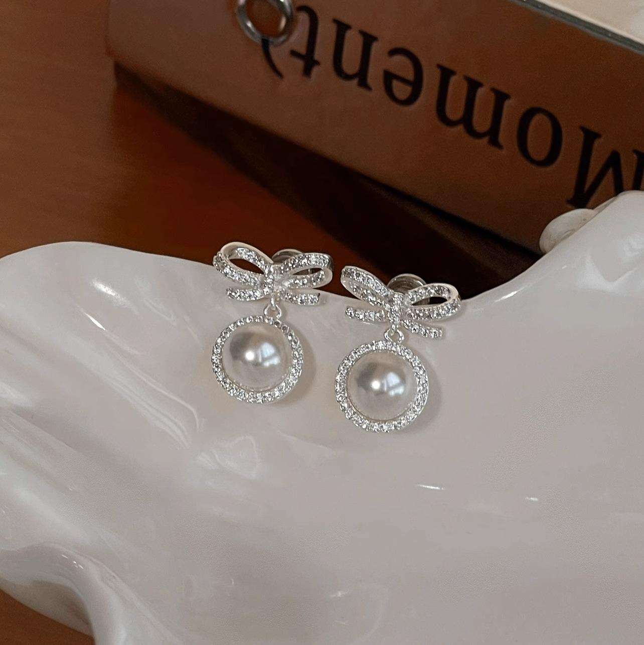 Exquisite and Fashionable High-end Earrings for Women 1 pair of earrings срібний
Exquisite and Fashionable High-end Earrings for Women 1 pair of earrings срібний