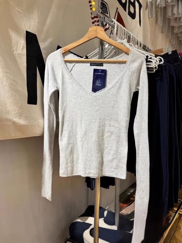 American Slim Fit V-Neck Lace Cotton T-Shirt for Women - Spring Slimming Versatile Long Sleeve Top One Size светло-серый
American Slim Fit V-Neck Lace Cotton T-Shirt for Women - Spring Slimming Versatile Long Sleeve Top One Size светло-серый