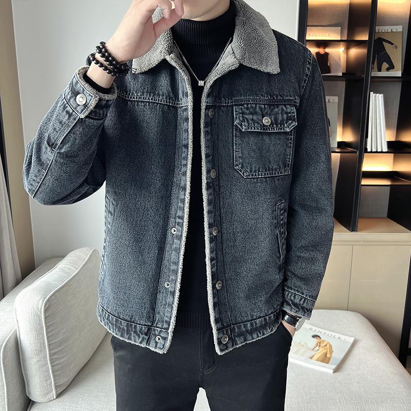 Denim Jacket for Men s Autumn and Winter Loose Fitting Jacket with Plush and Thickened Lapel, Lamb Wool Insulation, Water Washed Jacket for Trendy Men
Denim Jacket for Men s Autumn and Winter Loose Fitting Jacket with Plush and Thickened Lapel, Lamb Wool Insulation, Water Washed Jacket for Trendy Men