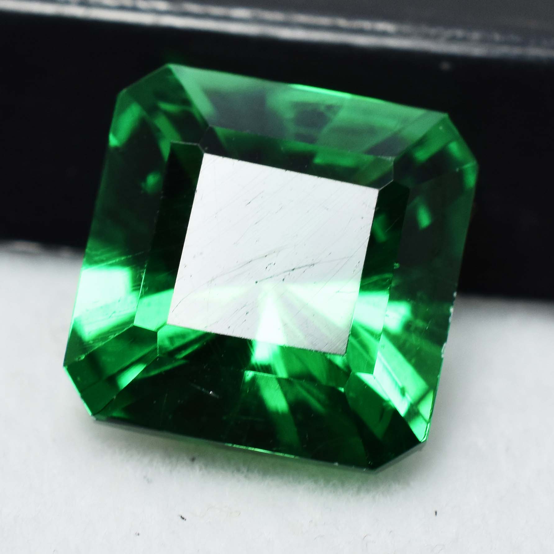 10.12 Ct Natural Green Garnet CERTIFIED Brilliant Square Cut Loose Gemstone 12.7 mm approx зелений
10.12 Ct Natural Green Garnet CERTIFIED Brilliant Square Cut Loose Gemstone 12.7 mm approx зелений