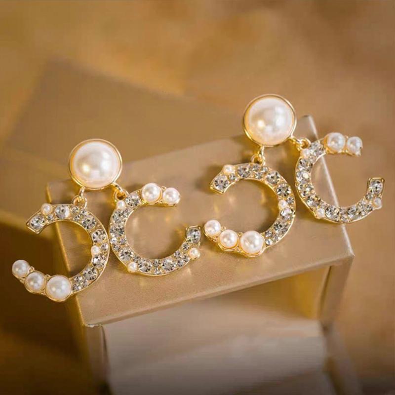 Fashion Pearl Pendent Necklace Simple Double C Letter Earrings Jewelry Accessories For Women Gifts CC letter pearl earrings
Fashion Pearl Pendent Necklace Simple Double C Letter Earrings Jewelry Accessories For Women Gifts CC letter pearl earrings