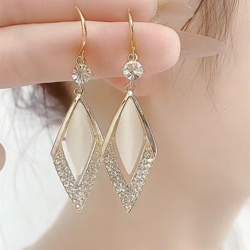 Korean version of crystal zircon ice flower earrings women s versatile fringed earrings simple stud earrings
Korean version of crystal zircon ice flower earrings women s versatile fringed earrings simple stud earrings