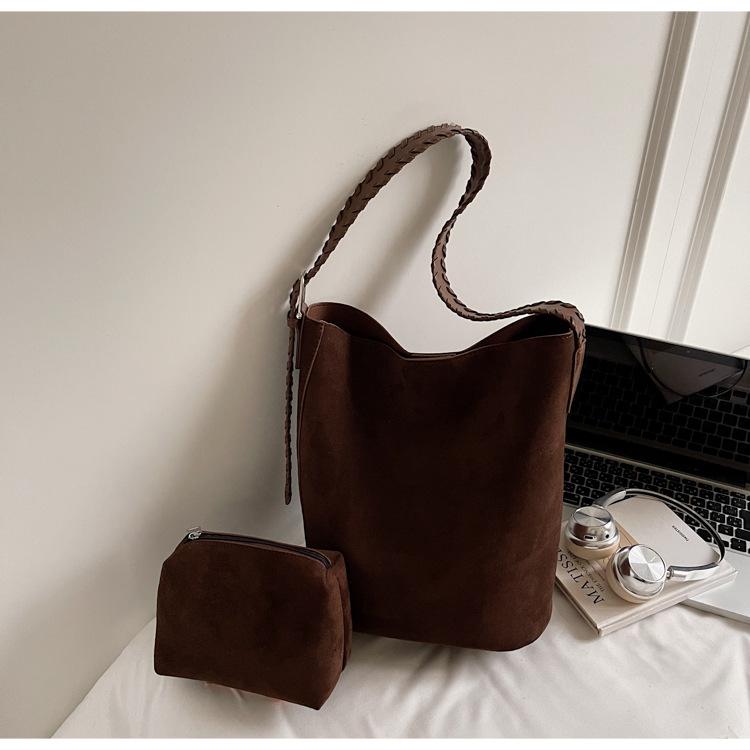 2025 корейская версия осень и зима новая высококачественная ретро сумка на плечо для мамы и ребенка большой вместимости универсальная портативная сумка-тоут женская сумка темно-коричневого
