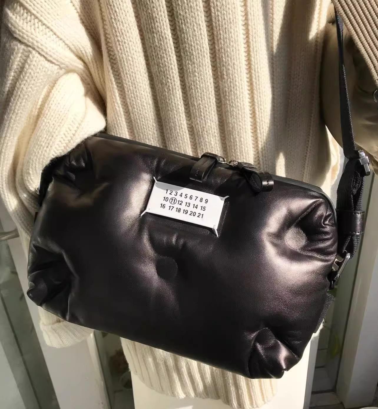 Модная черная сумка-кроссбоди Cloud из овчины — универсальный и модный дизайн унисекс
Модная черная сумка-кроссбоди Cloud из овчины — универсальный и модный дизайн унисекс