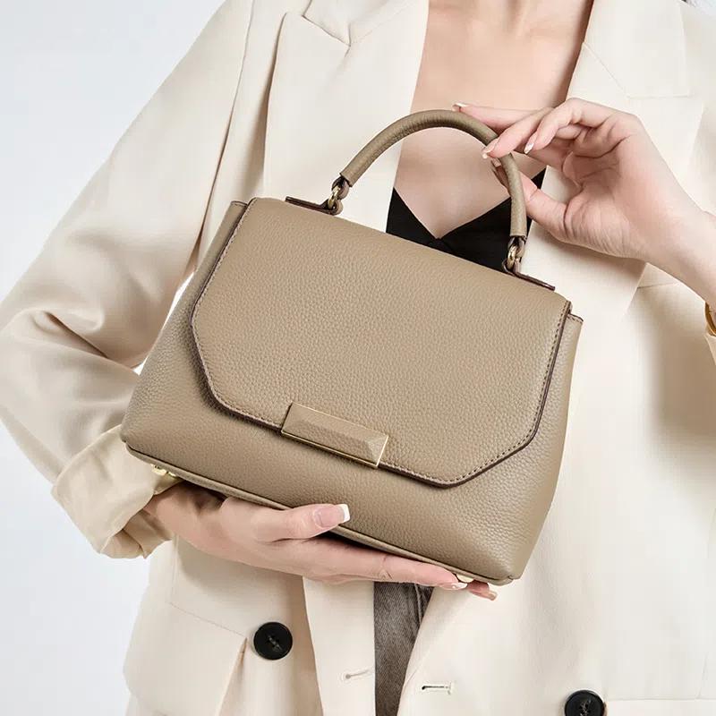 Cowhide Genuine Leather Crossbody Bags Women s Casual and Versatile Leather Handbag with a First Layer of Cowhide Bag for Ladies чорний
Cowhide Genuine Leather Crossbody Bags Women s Casual and Versatile Leather Handbag with a First Layer of Cowhide Bag for Ladies чорний