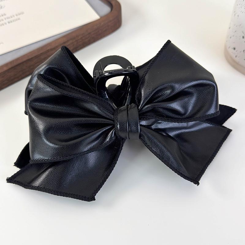 Vintage Leather Bow Hair Clip Female Maillard Luxury Shark Clip Simple Versatile Hair Accessories
Vintage Leather Bow Hair Clip Female Maillard Luxury Shark Clip Simple Versatile Hair Accessories