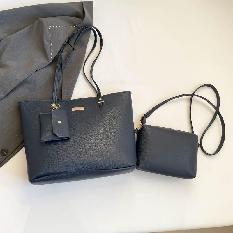 Korean version of simple largecapacity tote bag spring new fashion commuter handbag texture threepiece shoulder bag синій
Korean version of simple largecapacity tote bag spring new fashion commuter handbag texture threepiece shoulder bag синій