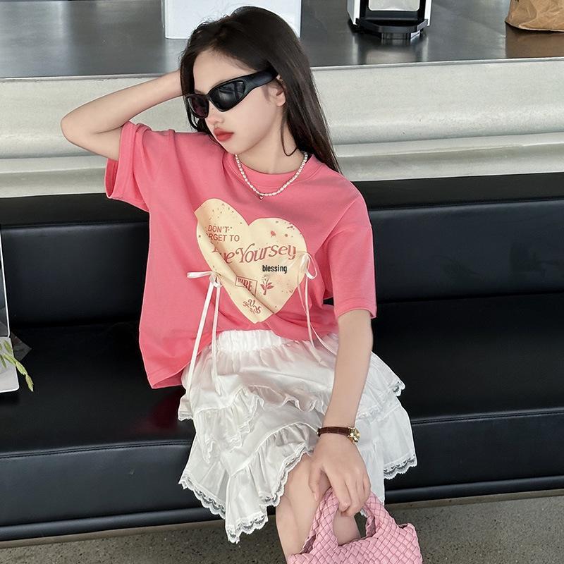 Комплект летней футболки с принтом бантика и юбки с кружевной отделкой для девочек в корейском стиле 2025 года 140cm
Комплект летней футболки с принтом бантика и юбки с кружевной отделкой для девочек в корейском стиле 2025 года 140cm