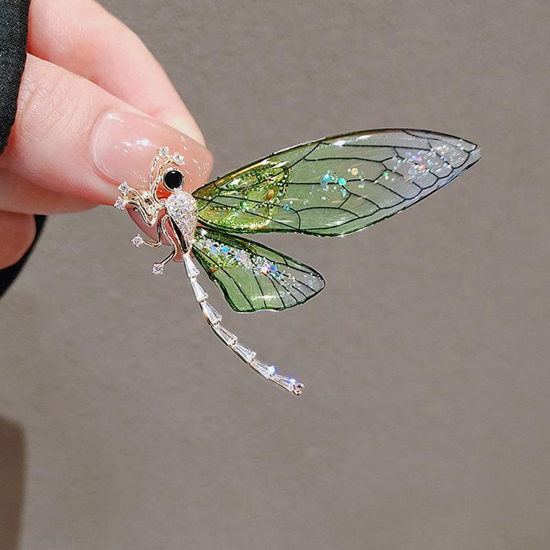 Yiwu trinkets, dragonfly brooch, niche design, high-end suit pin, personalized fashion brooch accessories
Yiwu trinkets, dragonfly brooch, niche design, high-end suit pin, personalized fashion brooch accessories