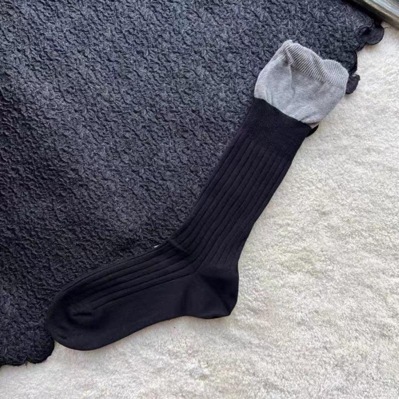 Female Spring and Autumn Fashion New Two Color Splicing Small High Tube Stack Socks 1 pair чорний
Female Spring and Autumn Fashion New Two Color Splicing Small High Tube Stack Socks 1 pair чорний