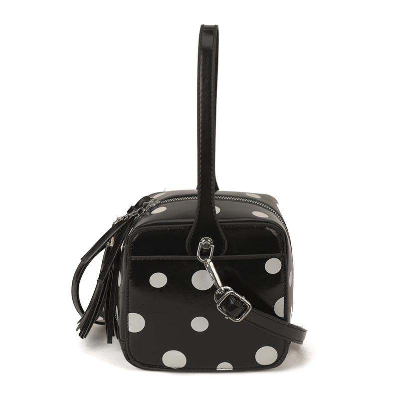 Niche mini polka dot hand carry small square bag women s 2026 spring new sense casual shoulder armpit bag 14*11*14 чёрный
Niche mini polka dot hand carry small square bag women s 2026 spring new sense casual shoulder armpit bag 14*11*14 чёрный