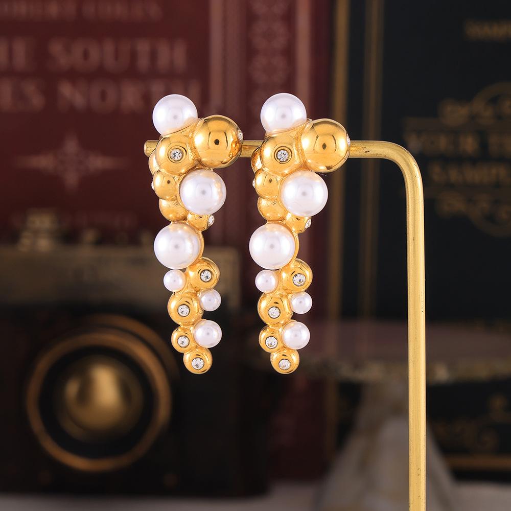 French Simple Round Bead Splicing Diamond Bead Stud Earrings Irregular Personalized Design Titanium Steel Plated 18K Gold Earrings
French Simple Round Bead Splicing Diamond Bead Stud Earrings Irregular Personalized Design Titanium Steel Plated 18K Gold Earrings