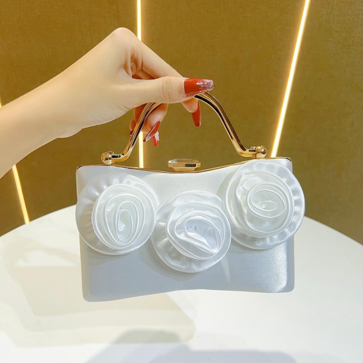 New Silk Evening Clutch Women’s Diamond Crossbody Bag Elegant Party Handbag Fashion Banquet Purse for Wedding Dinner Gown Look
New Silk Evening Clutch Women’s Diamond Crossbody Bag Elegant Party Handbag Fashion Banquet Purse for Wedding Dinner Gown Look
