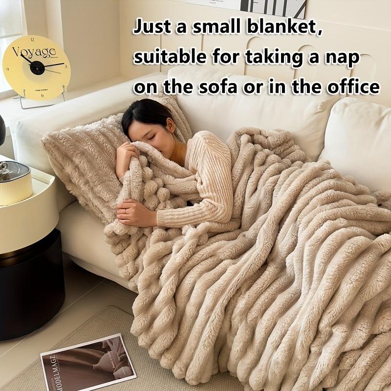 Cozy Plush Blanket - All-Season Luxury Throw for Bed & Sofa, Soft & Warm 100 x 150cm темного кольору хакі
Cozy Plush Blanket - All-Season Luxury Throw for Bed & Sofa, Soft & Warm 100 x 150cm темного кольору хакі