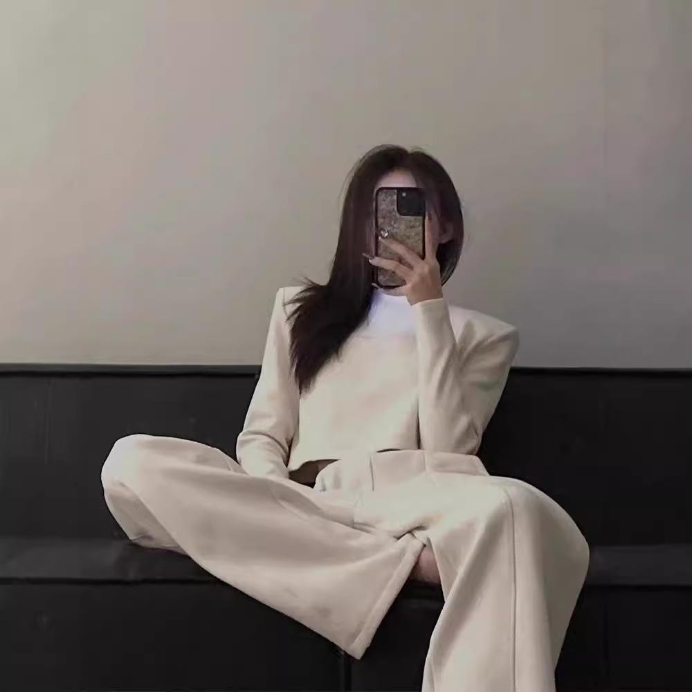 Women s Spring/Autumn High-End Fashion Set: Casual Sweatshirt & Wide-Leg Pants Two-Piece S
Women s Spring/Autumn High-End Fashion Set: Casual Sweatshirt & Wide-Leg Pants Two-Piece S