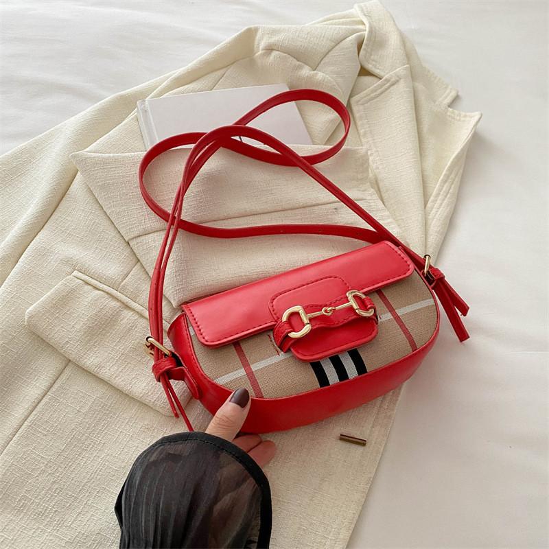 Trendy Summer Womens Shoulder Bag Casual Pu Saddle Bag In Black Green Blue Pink Red White червоний
Trendy Summer Womens Shoulder Bag Casual Pu Saddle Bag In Black Green Blue Pink Red White червоний