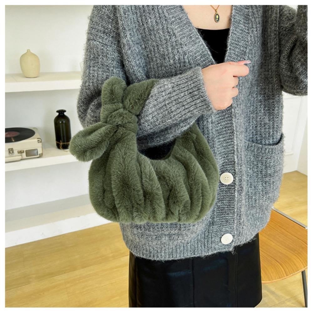 Winter new Japanese cute plush women s bag solid color pleated rabbit ear portable small bag 25*11*16*22 зелений
Winter new Japanese cute plush women s bag solid color pleated rabbit ear portable small bag 25*11*16*22 зелений