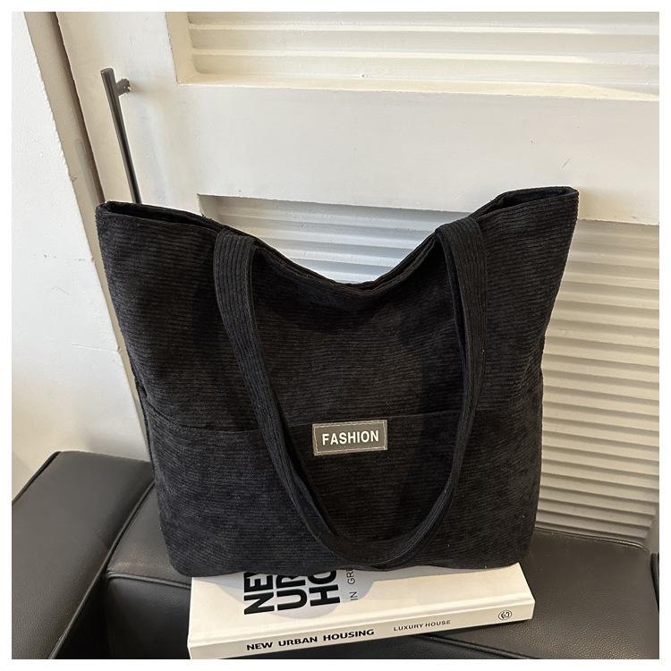 High texture simple foreign style solid color versatile bag women s bag 2024 spring new niche design shoulder armpit bag чорний
High texture simple foreign style solid color versatile bag women s bag 2024 spring new niche design shoulder armpit bag чорний