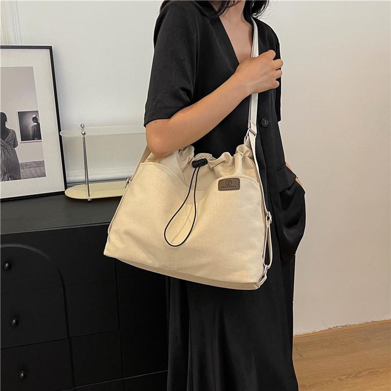 Women s Large Capacity Nylon Tote Bag - Versatile, Casual Crossbody for Travel 33x31x10 cm темного кольору хакі
Women s Large Capacity Nylon Tote Bag - Versatile, Casual Crossbody for Travel 33x31x10 cm темного кольору хакі