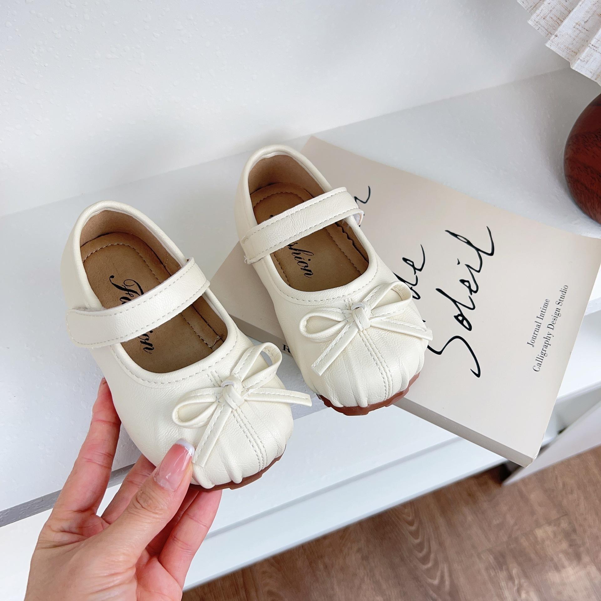 Baby Girl Shoes Princess Shoes Spring and Autumn New Infant Walking Shoes1-2One3Children s shoes, girls single shoes, leather shoes 25Inner Length15.3cm бежевий
Baby Girl Shoes Princess Shoes Spring and Autumn New Infant Walking Shoes1-2One3Children s shoes, girls single shoes, leather shoes 25Inner Length15.3cm бежевий