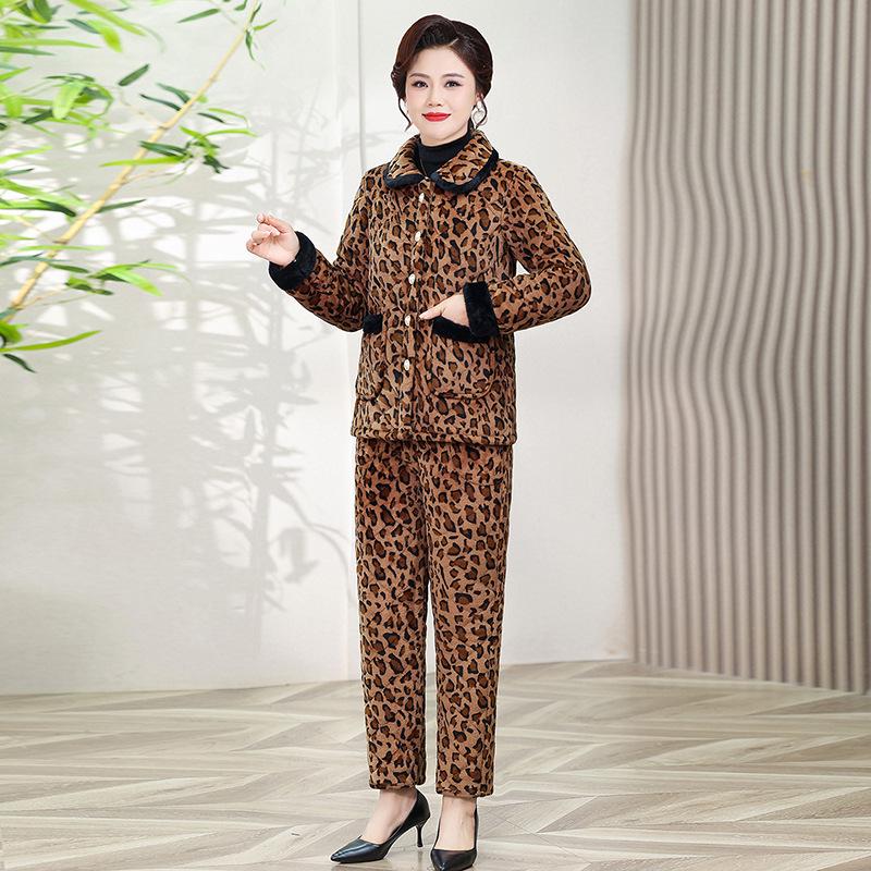 Stylish Winter Velvet-Trimmed Cotton Jacket & Pants Set for Middle-Aged and Elderly: Warm, Loose-Fit Two-Piece Suit XL (75-105 jin)
Stylish Winter Velvet-Trimmed Cotton Jacket & Pants Set for Middle-Aged and Elderly: Warm, Loose-Fit Two-Piece Suit XL (75-105 jin)