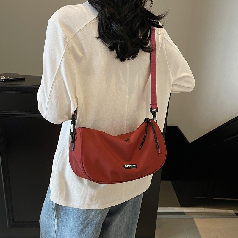 Large capacity popular bag summer new fashion single shoulder simple oblique span niche pillow bag чёрный
Large capacity popular bag summer new fashion single shoulder simple oblique span niche pillow bag чёрный