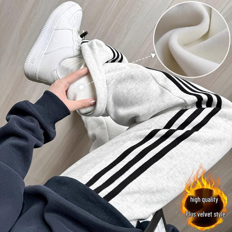 Women s American Style Petite Fleece Sweatpants with Three Stripes Cuffs, Wide-Leg, XS, Autumn/Winter Casual Wear. XS (60-79 lbs)
Women s American Style Petite Fleece Sweatpants with Three Stripes Cuffs, Wide-Leg, XS, Autumn/Winter Casual Wear. XS (60-79 lbs)