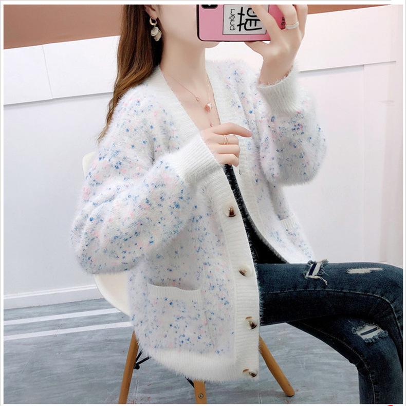 Imitation mink V-neck fashion loose lazy sweater women s autumn and winter new solid color knitted sweater jacket top Average size 48-291-1 білий
Imitation mink V-neck fashion loose lazy sweater women s autumn and winter new solid color knitted sweater jacket top Average size 48-291-1 білий