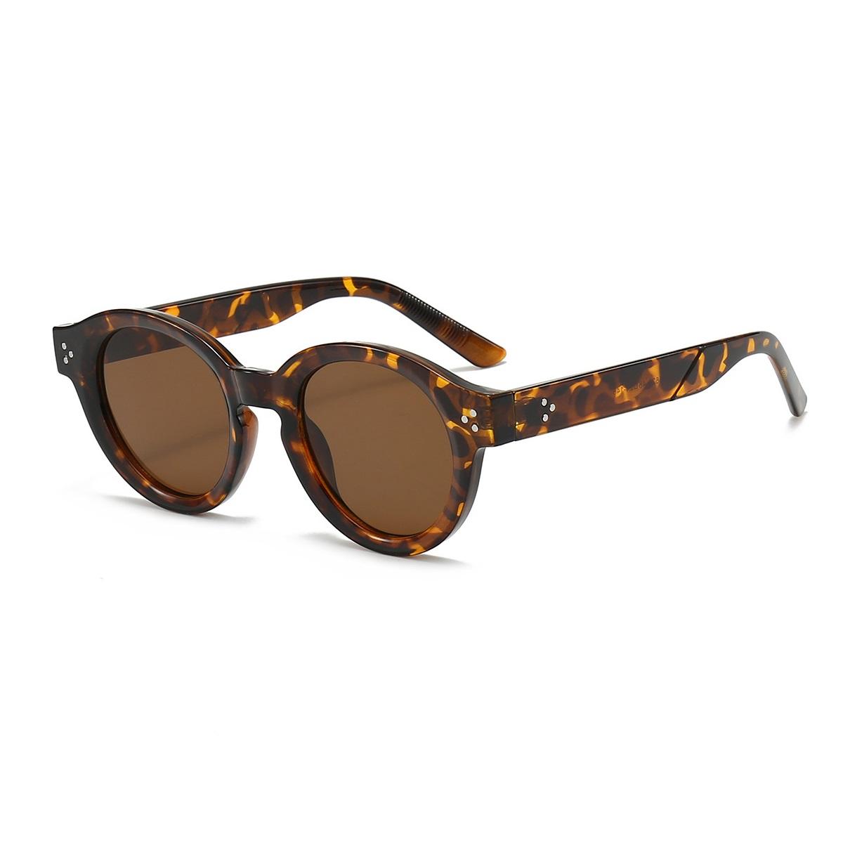 Retro Round Sunglasses Female MEN Gradient Sun Eyewear Female Stylish Luxury Designer Clear Sun Eyewear UV Protection 400 as picture
Retro Round Sunglasses Female MEN Gradient Sun Eyewear Female Stylish Luxury Designer Clear Sun Eyewear UV Protection 400 as picture