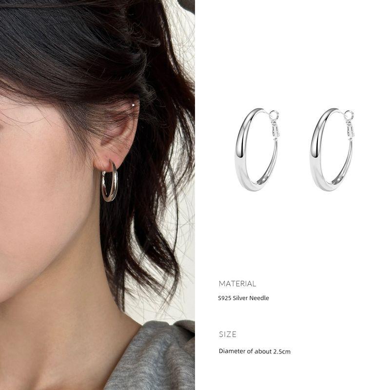 Xiaoxianren 925 Sterling Silver Simple Bracelet Ear Ring Silver Stud Earrings Women s Earrings Trendy Fancy Accessible Luxury Exquisite New 2.5cm pair
Xiaoxianren 925 Sterling Silver Simple Bracelet Ear Ring Silver Stud Earrings Women s Earrings Trendy Fancy Accessible Luxury Exquisite New 2.5cm pair