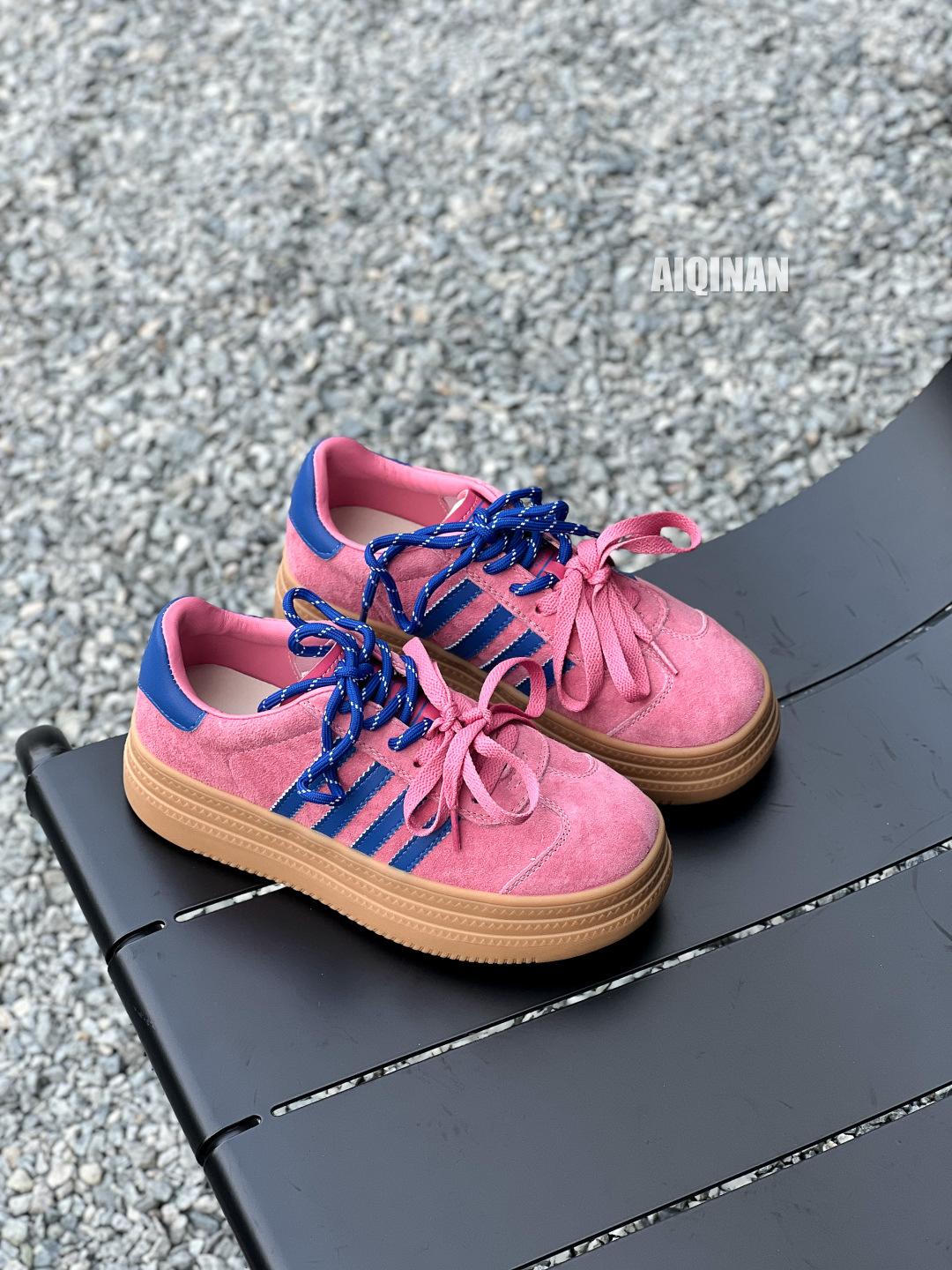 Матовые кожаные кроссовки на толстой подошве с четырьмя полосками, женская обувь, весна 2025, новые, пара шнурков, дышащие, повседневные спортивные кеды для женщин 40
Матовые кожаные кроссовки на толстой подошве с четырьмя полосками, женская обувь, весна 2025, новые, пара шнурков, дышащие, повседневные спортивные кеды для женщин 40