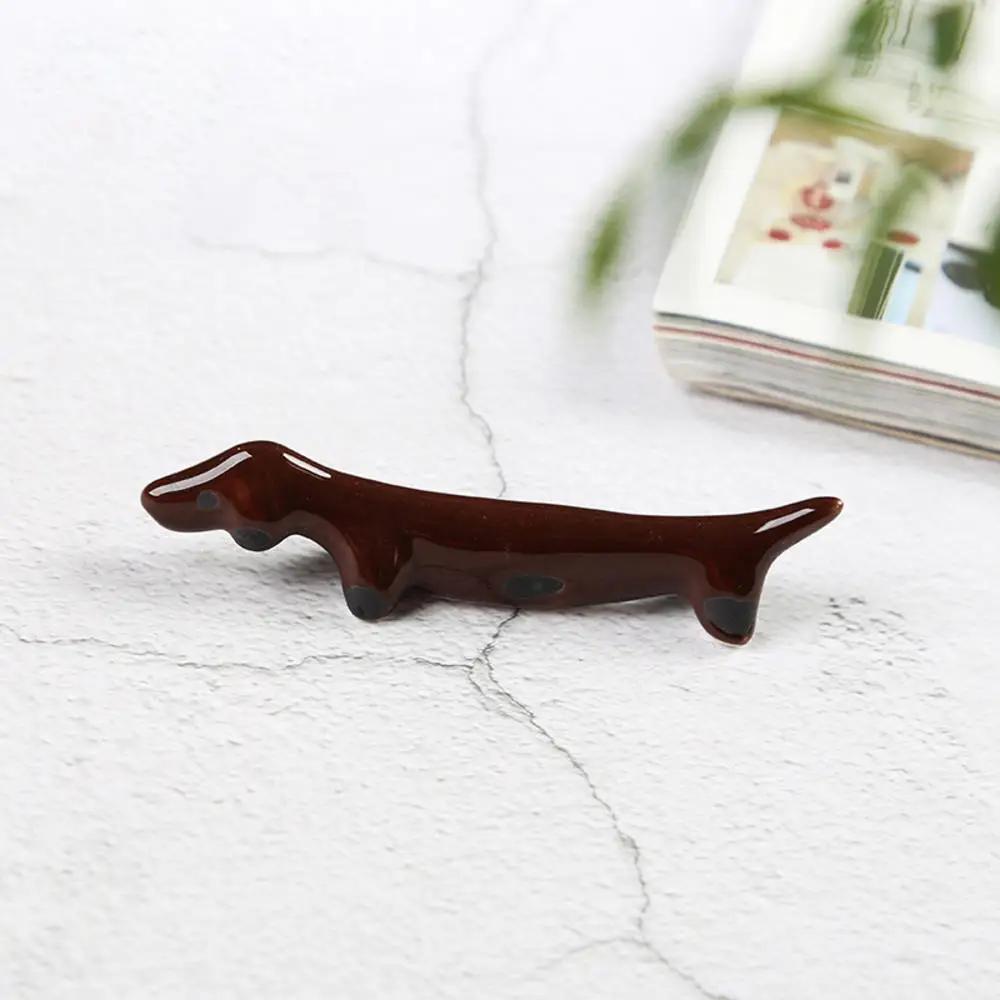 1/4 Little Animal Ceramic Chopstick Holder Creative Sausage Dog Dining Table Small Decoration Hotel Restaurant Chopstick Pillow
1/4 Little Animal Ceramic Chopstick Holder Creative Sausage Dog Dining Table Small Decoration Hotel Restaurant Chopstick Pillow