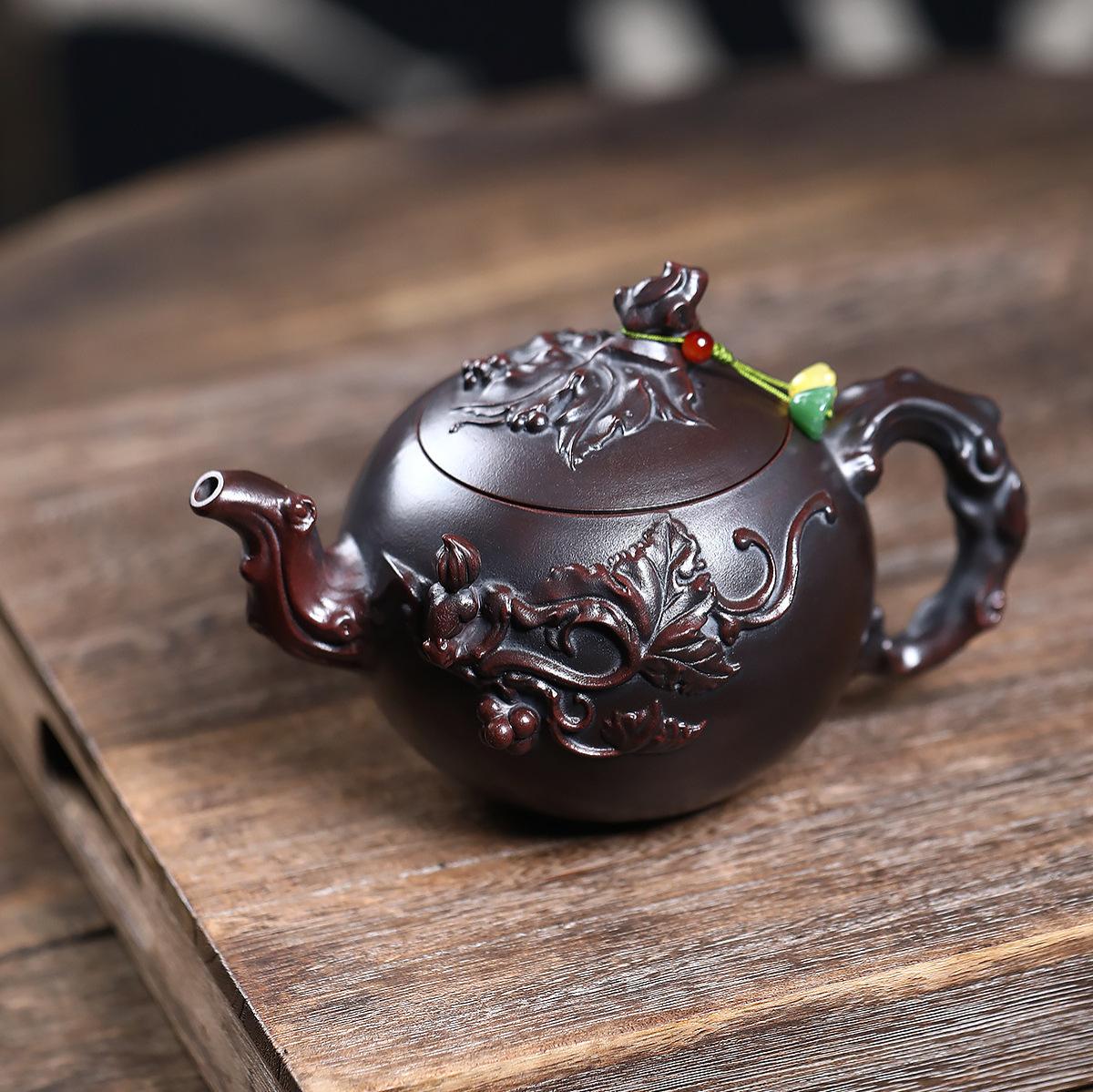 410ml Yixing Purple Clay Teapots Handmade Grape Pot Raw Ore Antique Brass Mud Kettle With Strainer Chinese Zisha Tea Set Cafe
410ml Yixing Purple Clay Teapots Handmade Grape Pot Raw Ore Antique Brass Mud Kettle With Strainer Chinese Zisha Tea Set Cafe