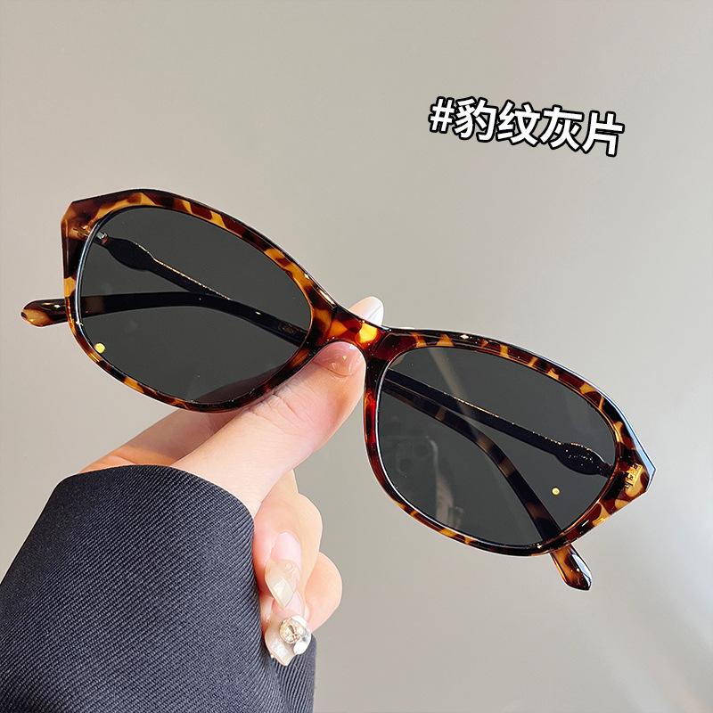 Korean Stylish Sunglasses Men Fashion Trendy UV400 Protection Sun Glasses for Women Travelling Driving Woman Sunglass
Korean Stylish Sunglasses Men Fashion Trendy UV400 Protection Sun Glasses for Women Travelling Driving Woman Sunglass