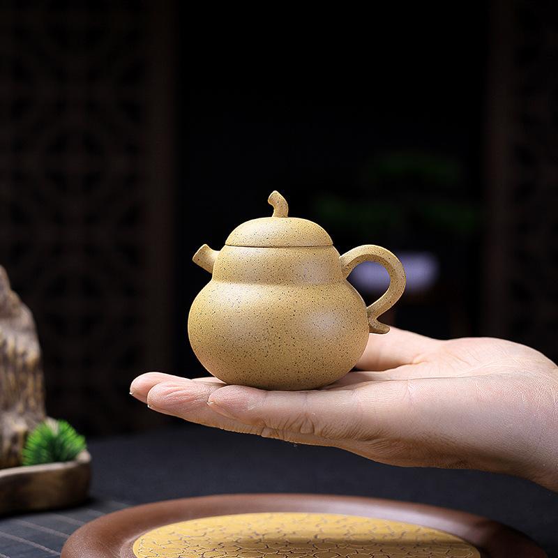 130 мл эстетичные чайники из фиолетовой глины Исин, горшок ручной работы из тыквы, сырая руда, кунжут, глиняный чайник для заваривания чая, чайный сервиз Zisha
130 мл эстетичные чайники из фиолетовой глины Исин, горшок ручной работы из тыквы, сырая руда, кунжут, глиняный чайник для заваривания чая, чайный сервиз Zisha
