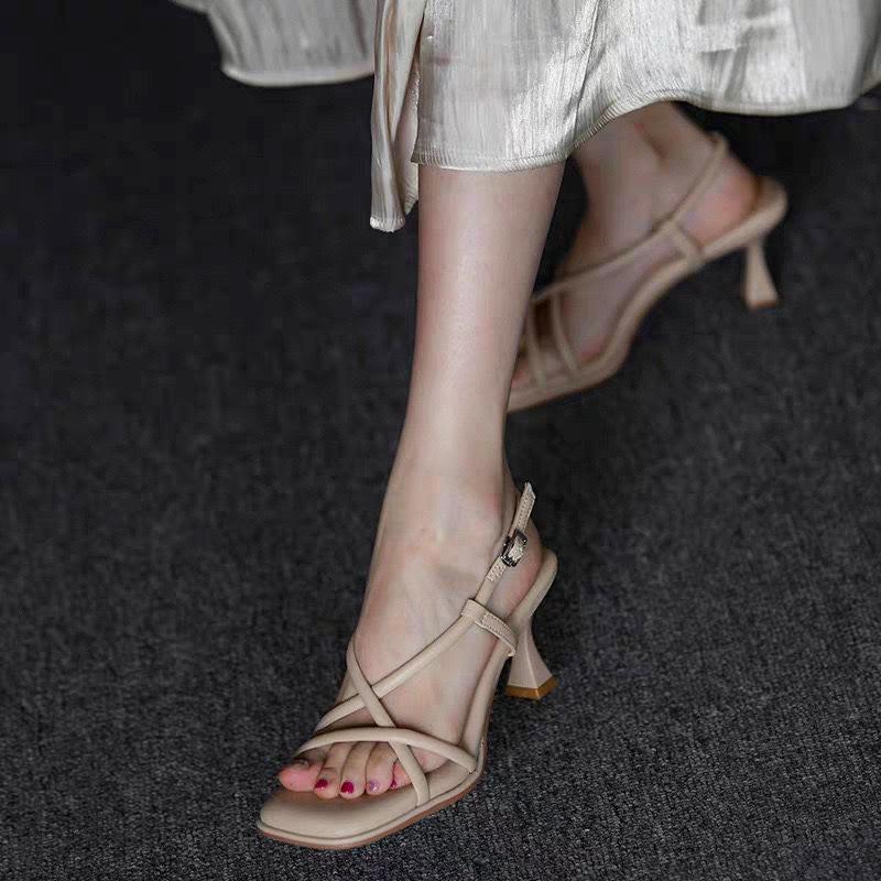 New black high heels women s stiletto summer with skirt word strap sandals women 34 абрикосовий
New black high heels women s stiletto summer with skirt word strap sandals women 34 абрикосовий