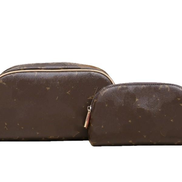 Donkey Brand Shell-shaped Travel Makeup and Toiletry Bag for Men and Women 28x16x13 cm
Donkey Brand Shell-shaped Travel Makeup and Toiletry Bag for Men and Women 28x16x13 cm